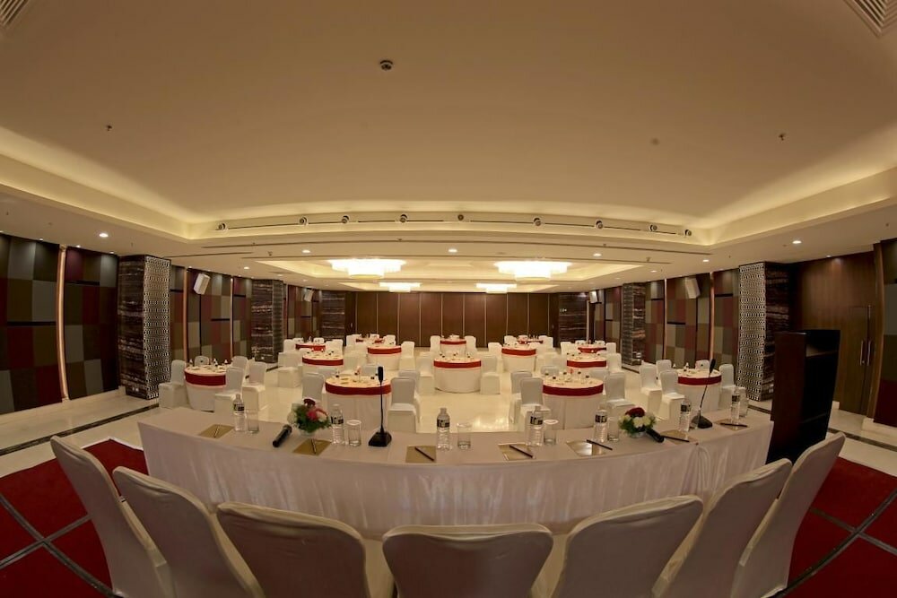 Фото Goutham Grand Hotel