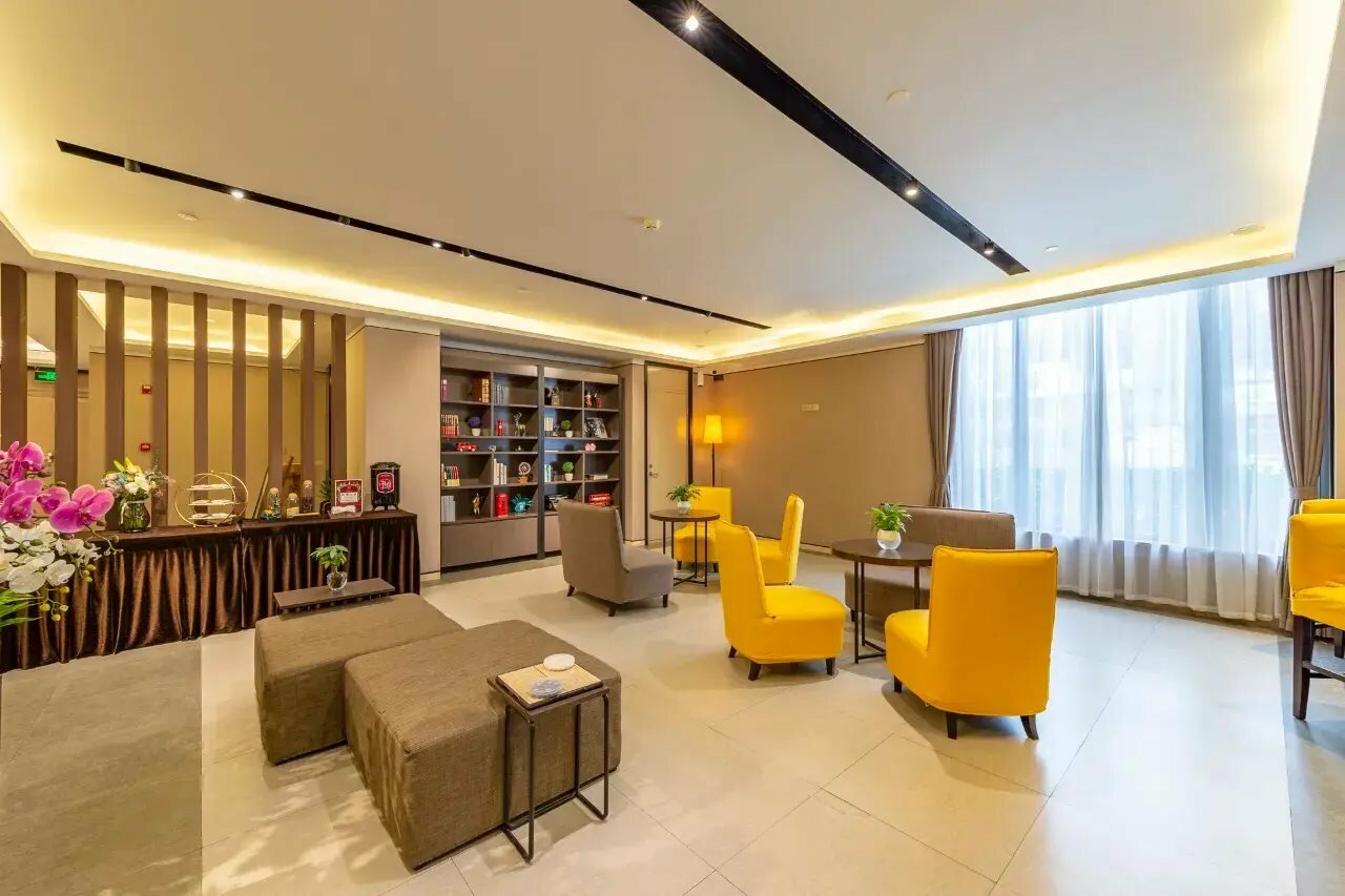 Фото Homeinn Plus Hotel (Beijing Guomao Heshenghui)