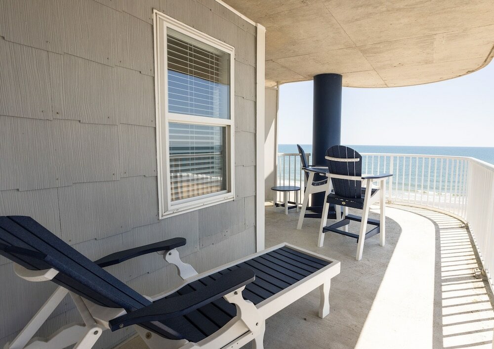 Фото Commander Hotel & Suites