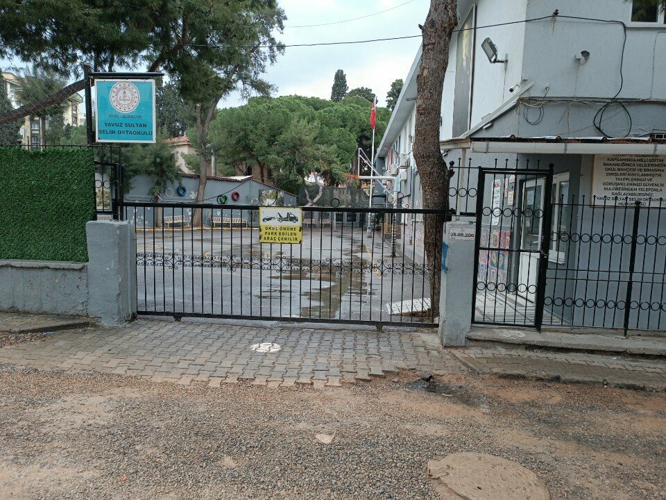 مدرسة Yavuz Selim Secondary School ، إزمير، صورة