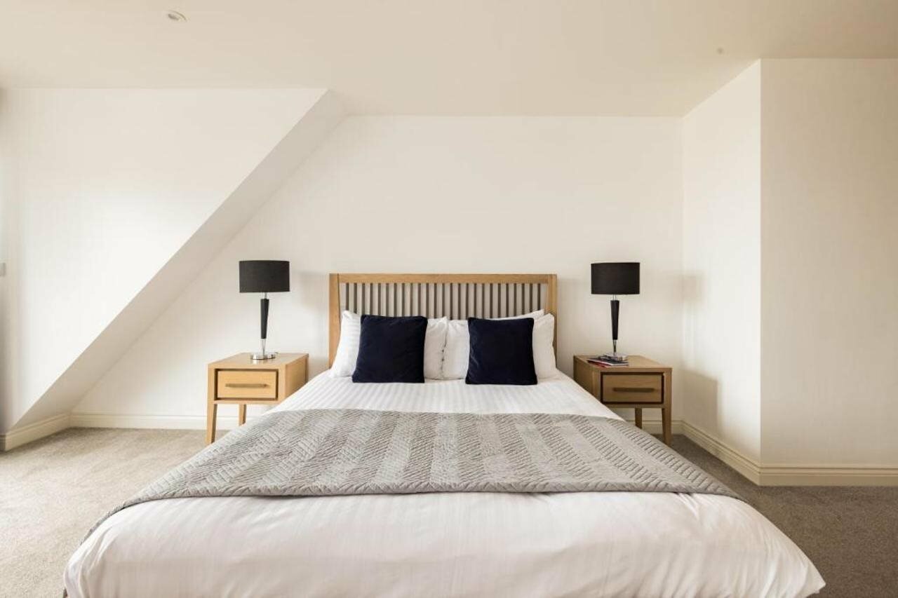 Фото Charles Hope Apartments Heathrow South