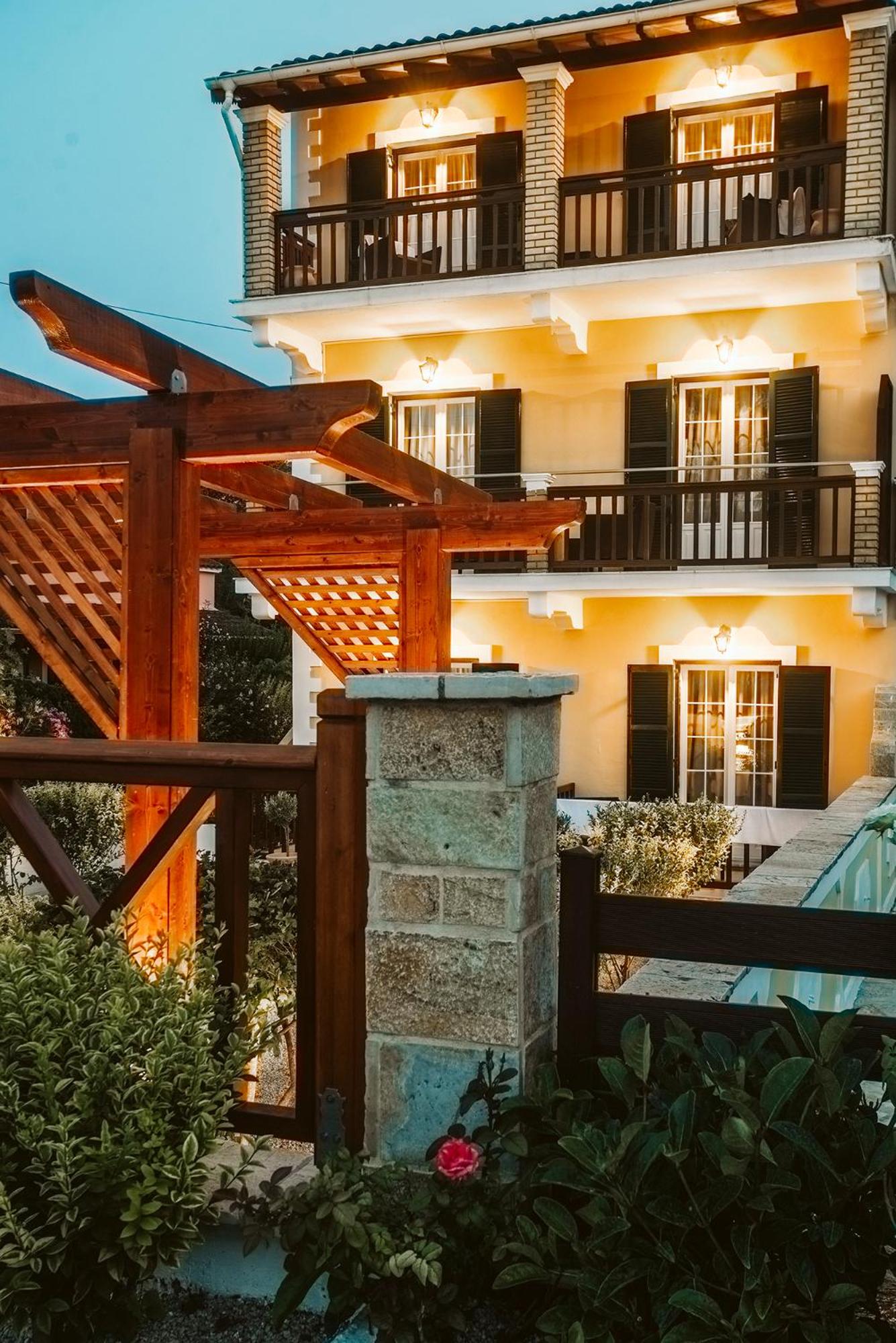 Фото Potamos Apartments