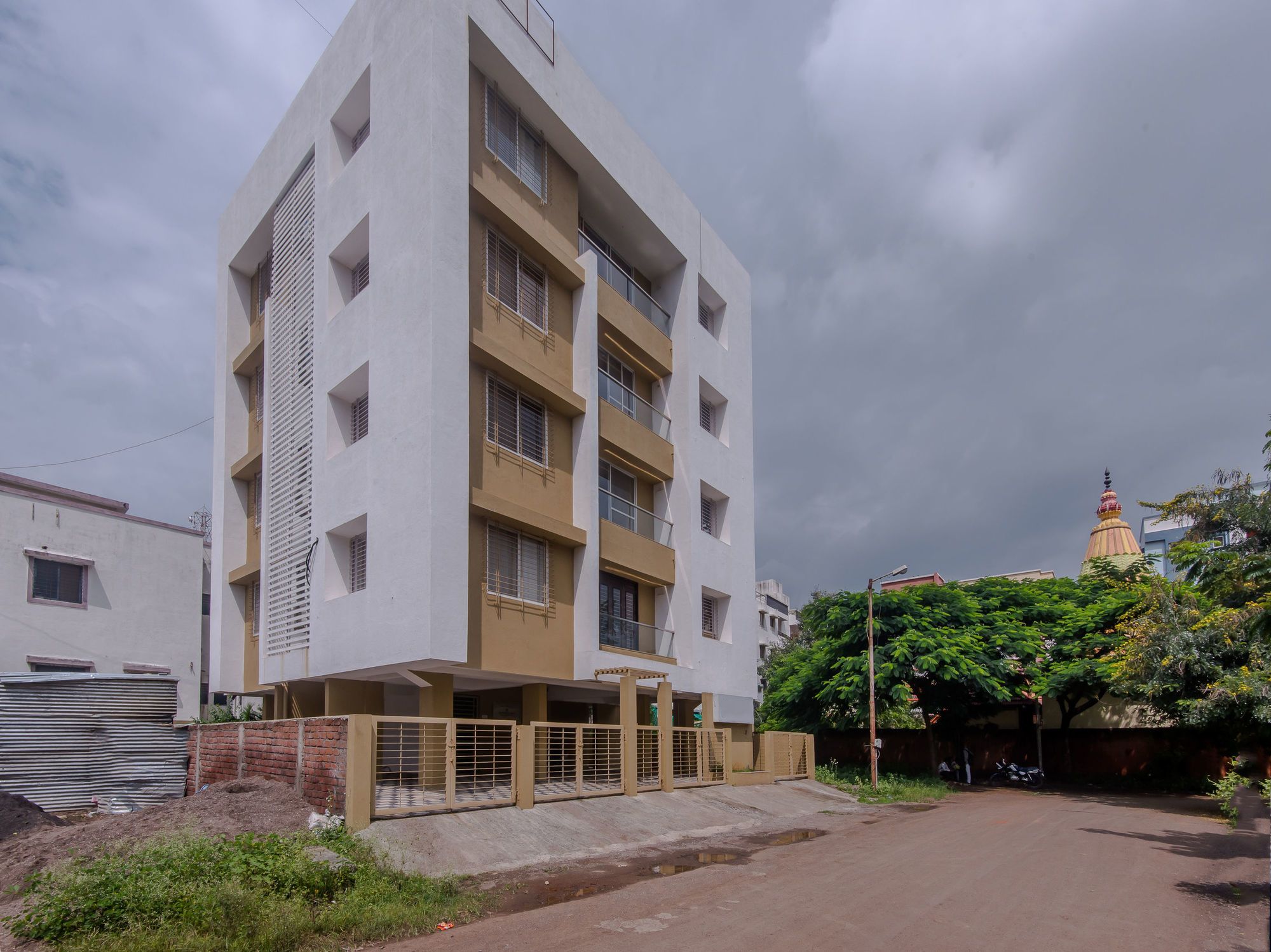 Фото Oyo 9738 Hotel House Khas Suites