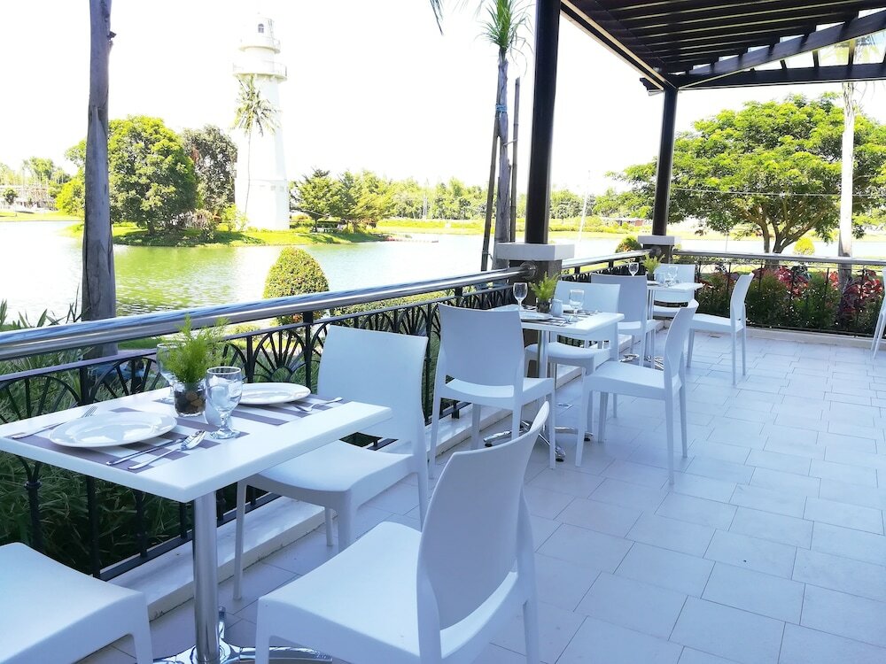 Фото Sotogrande Iloilo Hotel