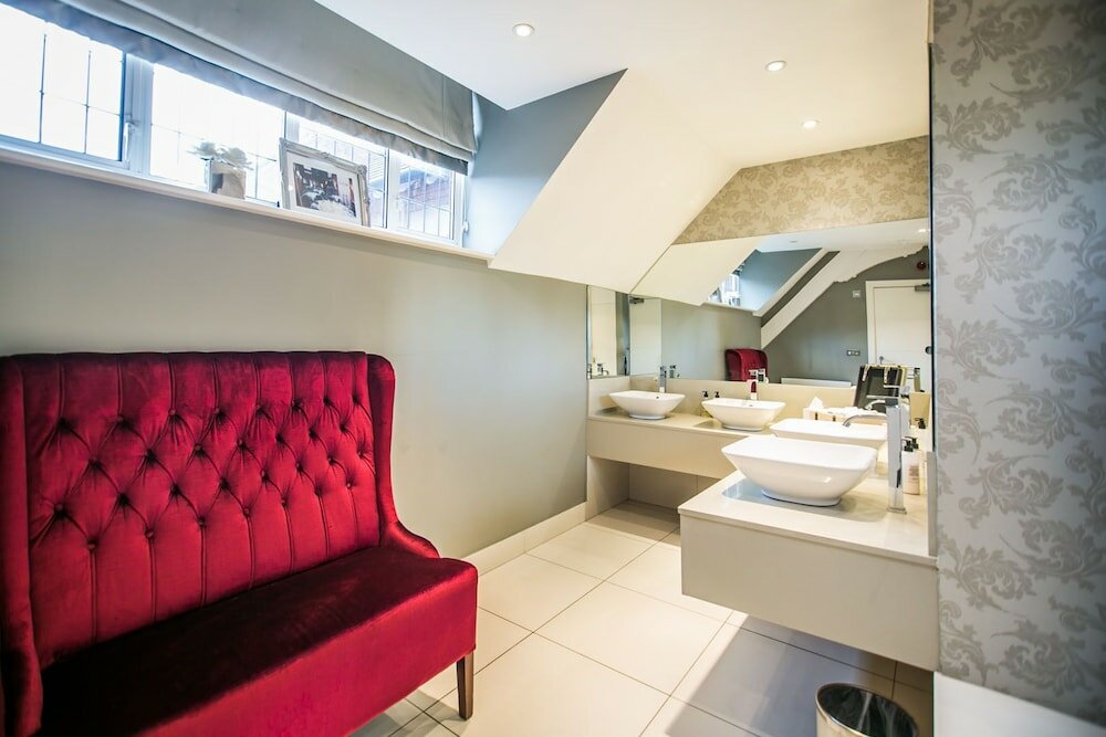 Фото The Pillar Hotel