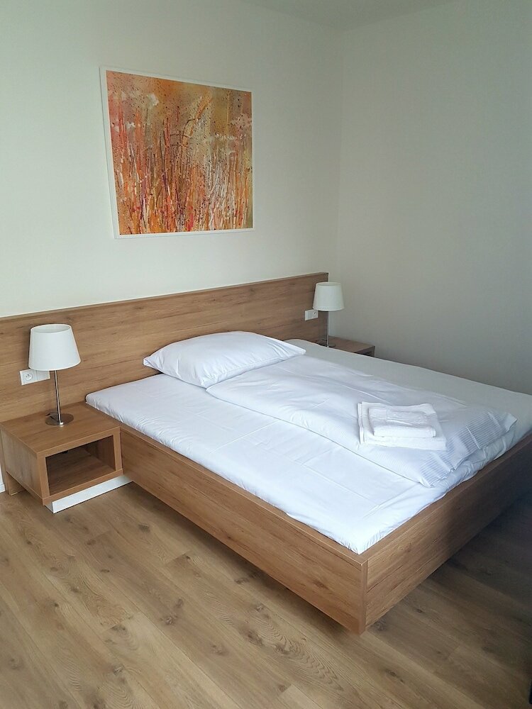 Фото Downtown Suites Belohorska