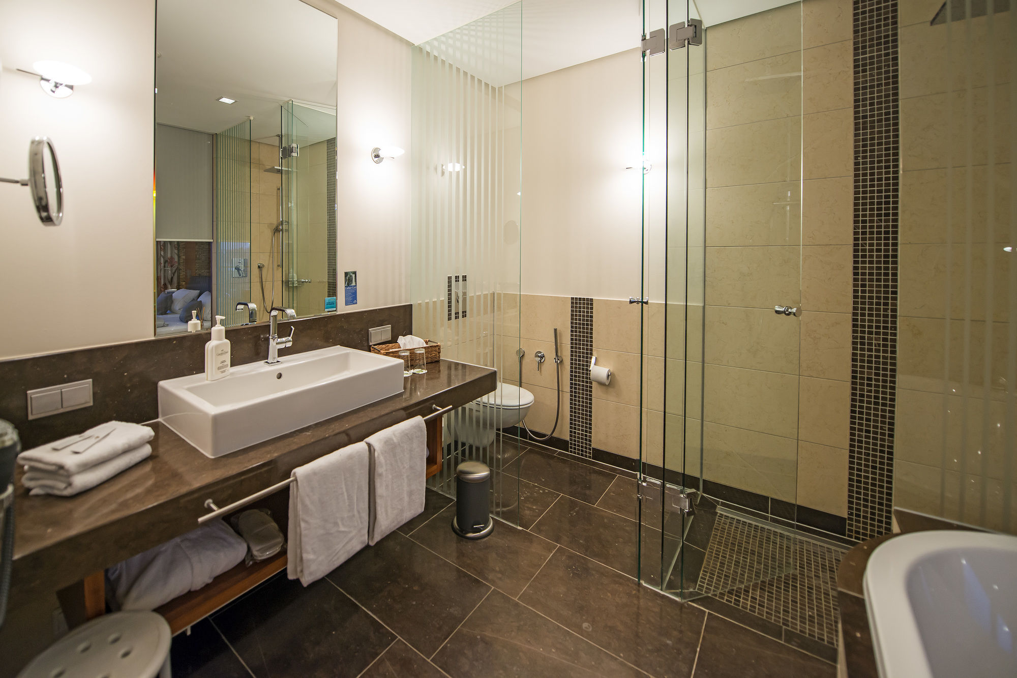 Фото Landidyll Hotel Gasthof zum Freden