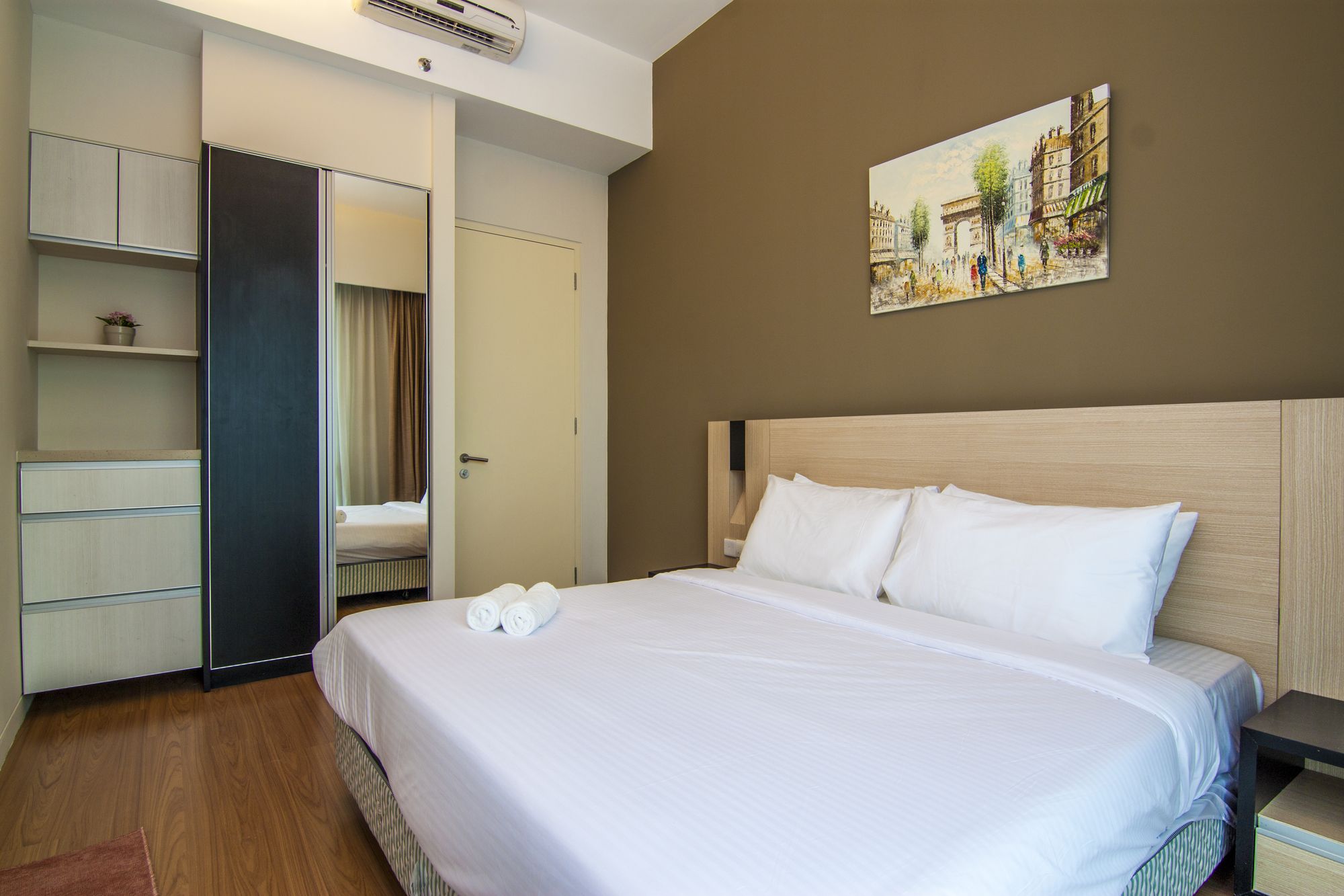 Фото Swiss Garden Residency 1