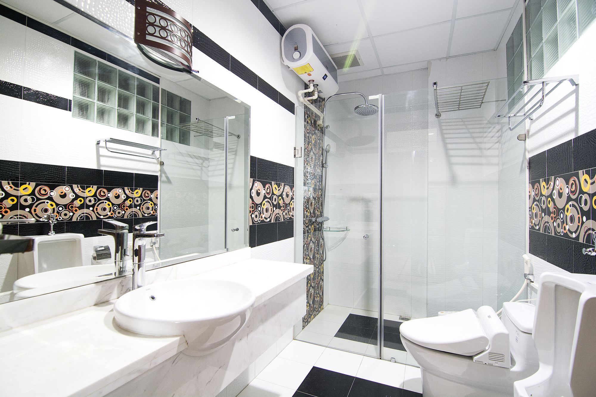 Фото Canary Hotel & Apartment