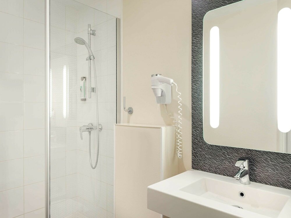 Фото Ibis Paris Père Lachaise