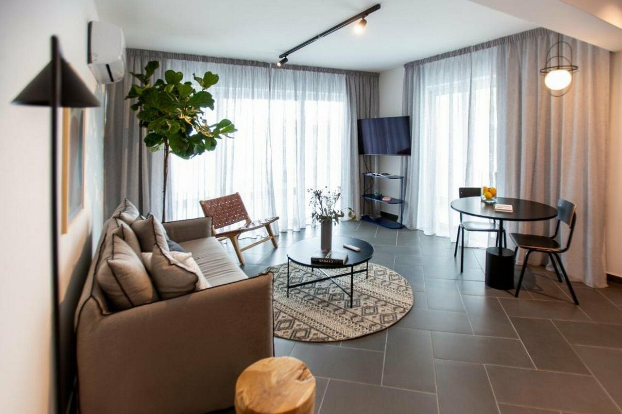 Фото LIV Urban Suites Larnaca