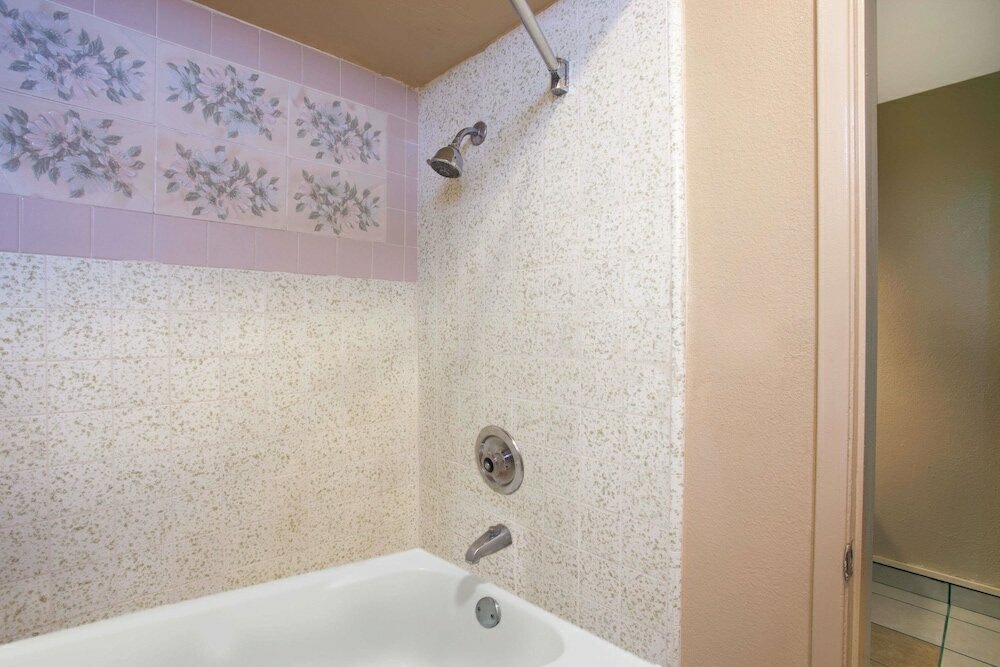 Фото Super 8 by Wyndham Pasadena/LA Area