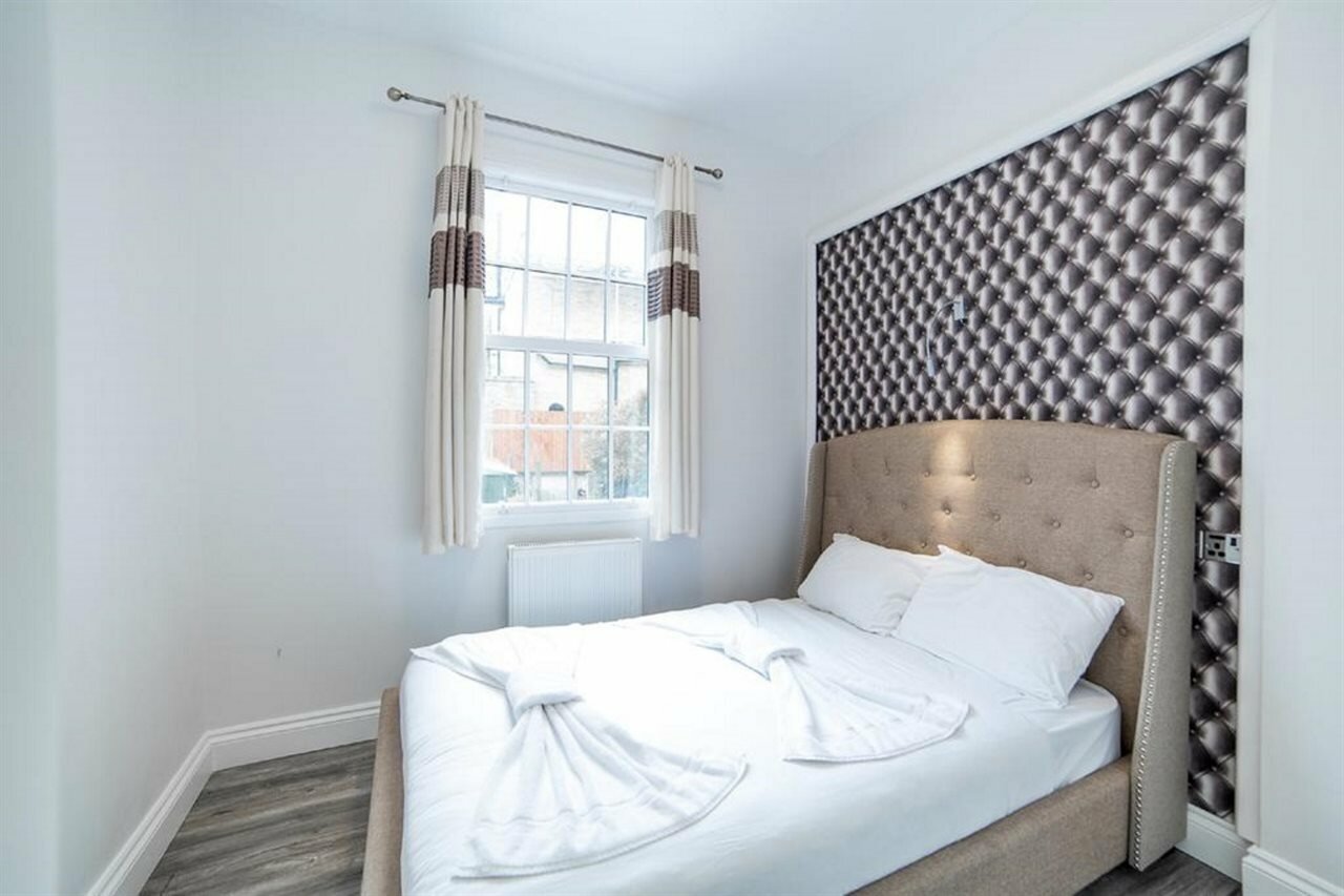 Фото Imperial Court Suites