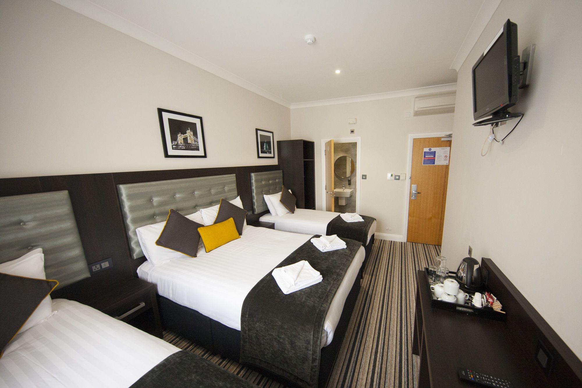 Фото St George's Inn Victoria