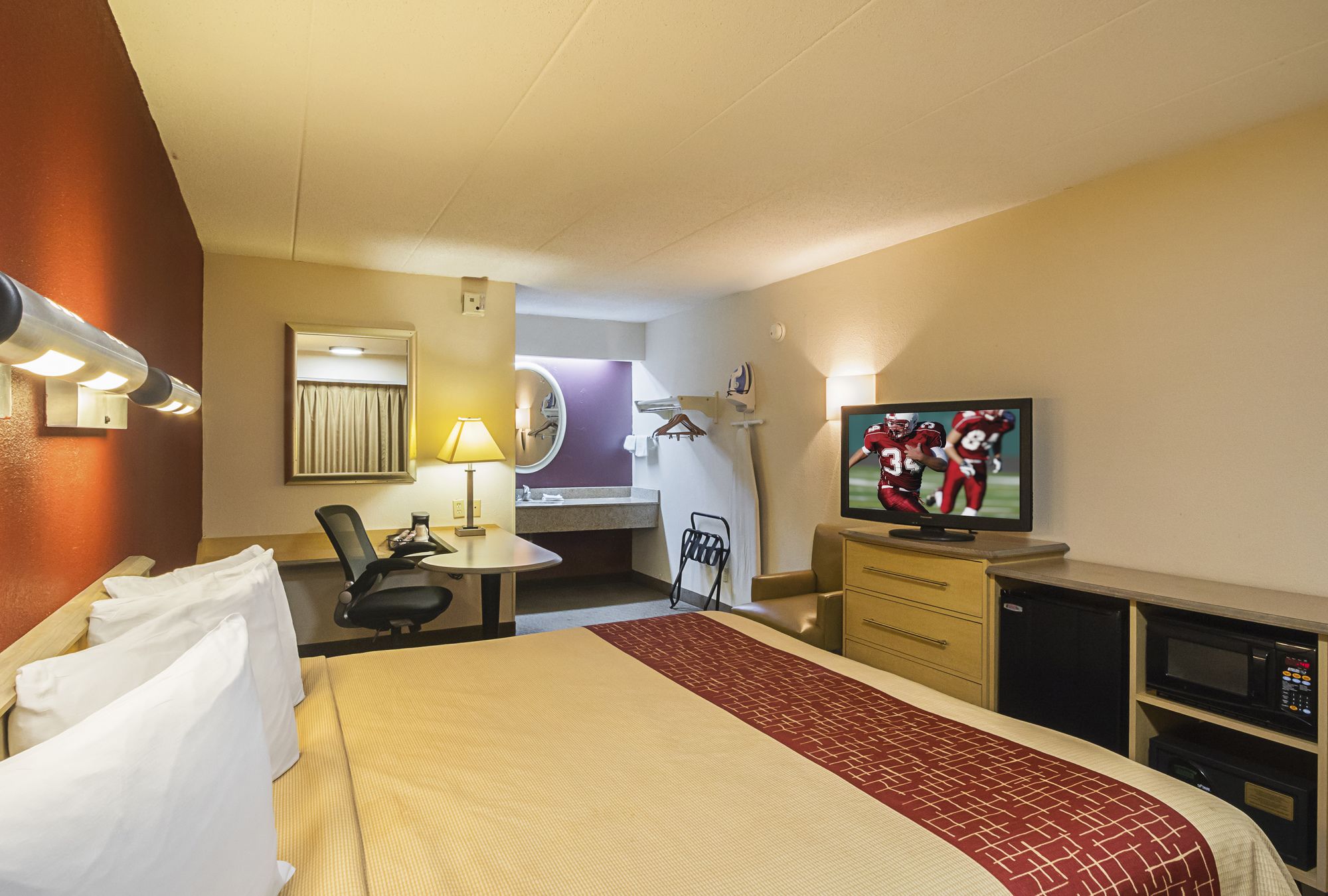 Фото Red Roof Inn Indianapolis North - College Park