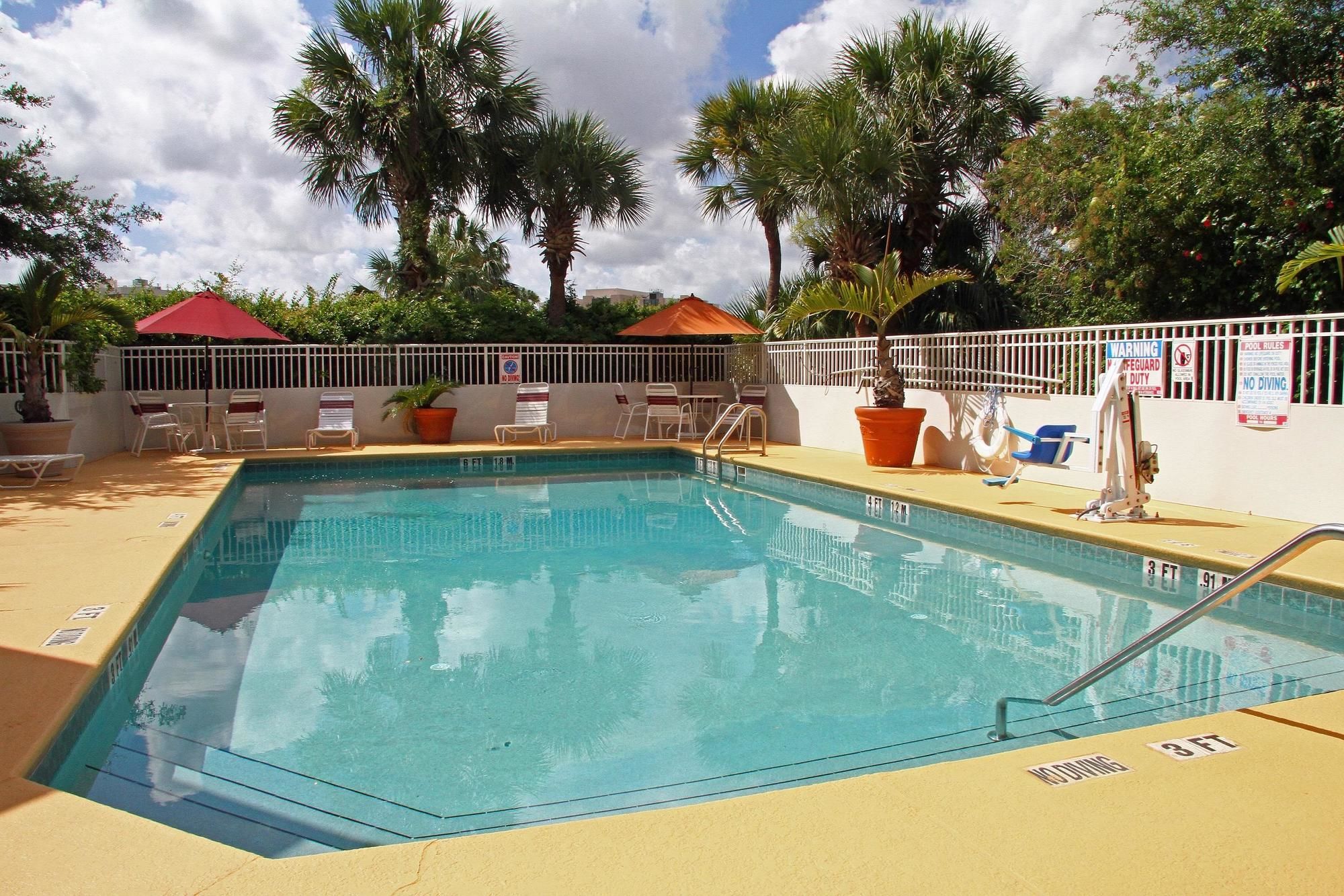 Фото Best Western Plus Universal Inn