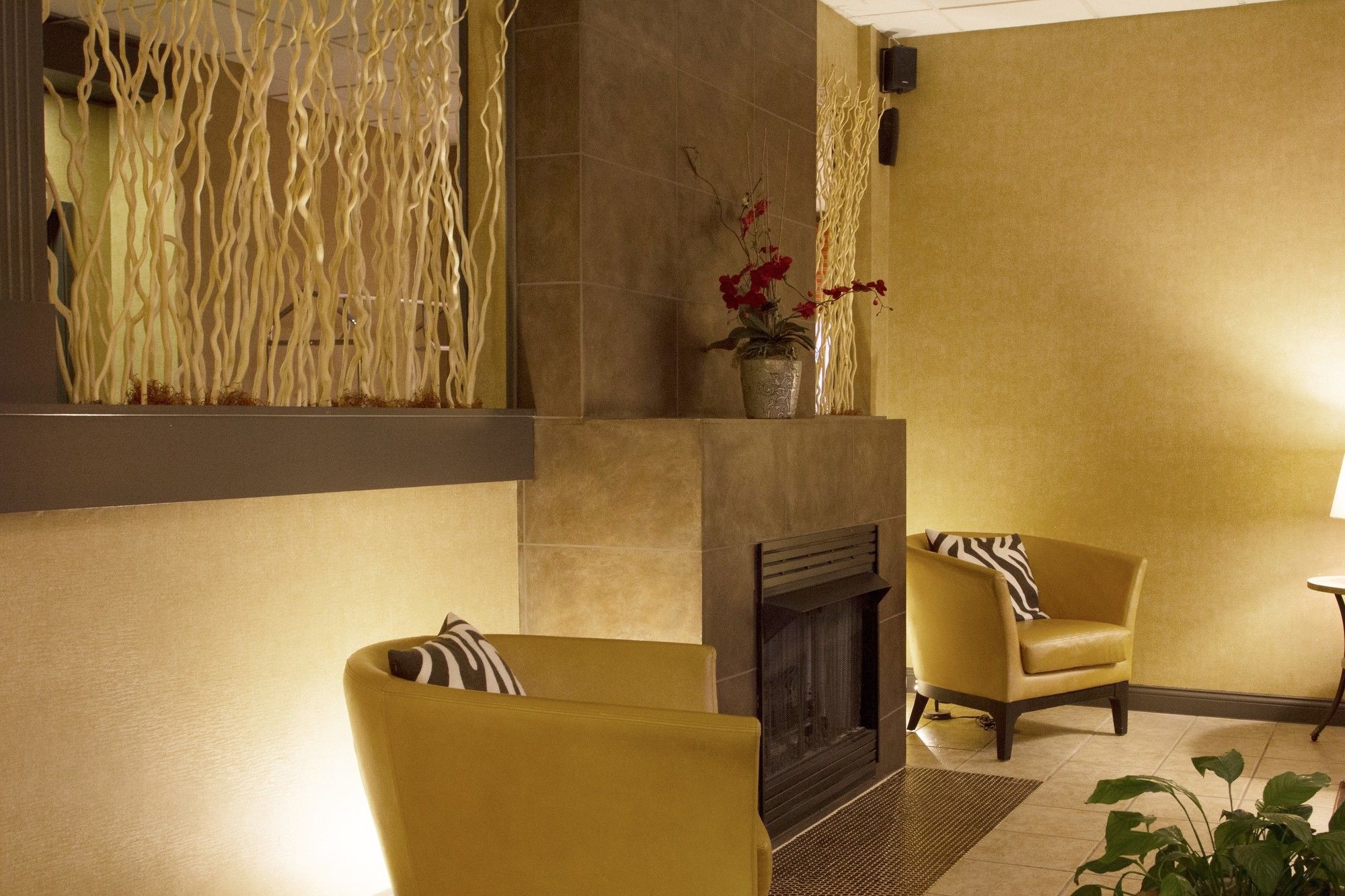 Фото Brentwood Suites