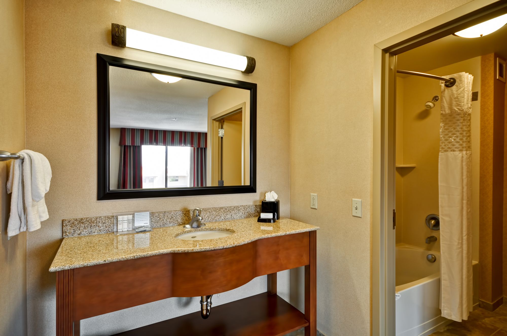 Фото Hampton Inn & Suites Tucson East/Williams Center