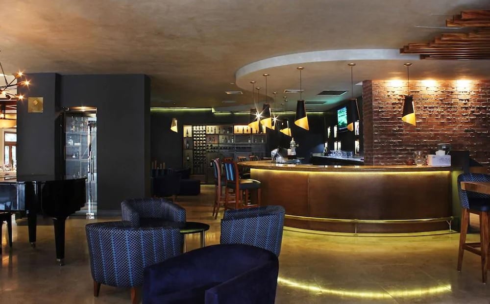 Фото Plaza Hotel and Suites