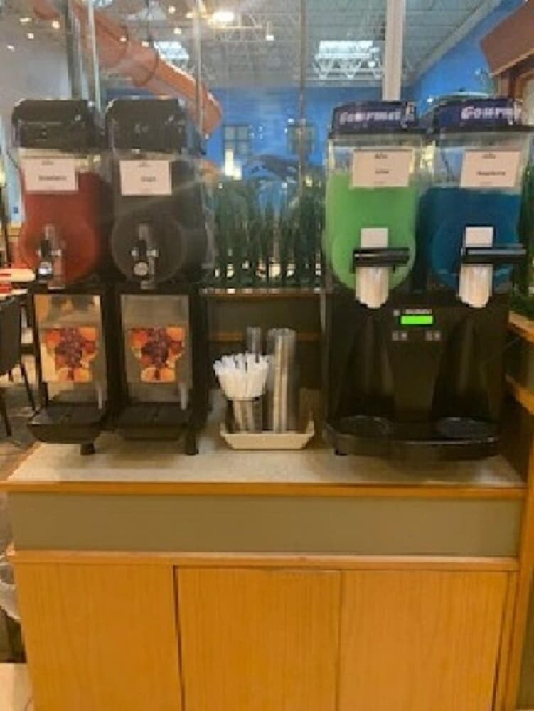 Фото Canad Inns Destination Centre Garden City