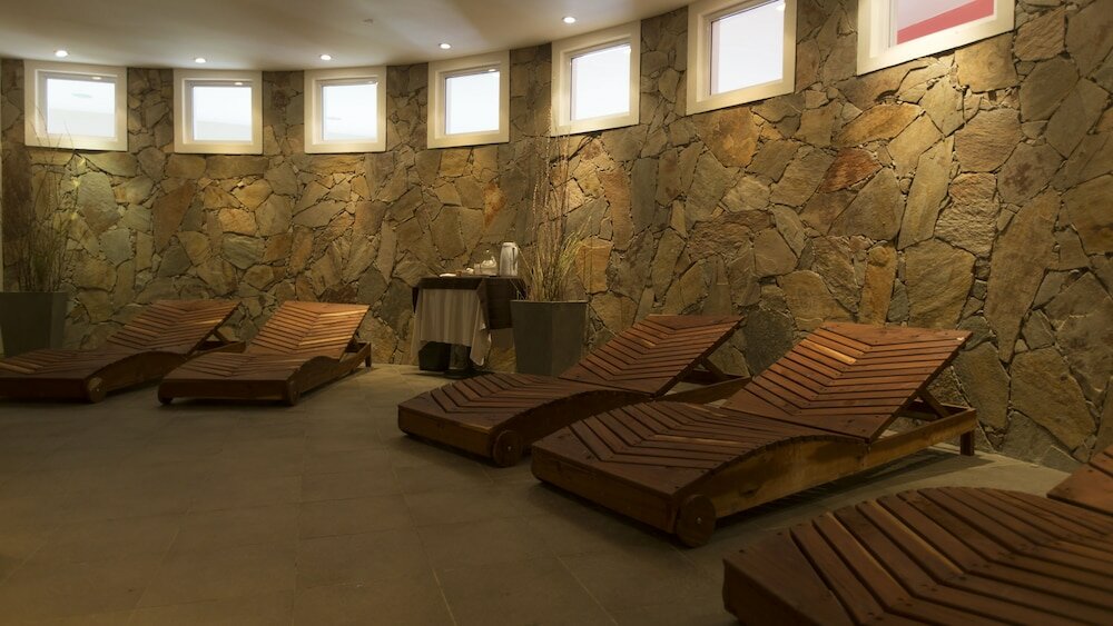 Фото Howard Johnson by Wyndham San Pedro Resort & Marina