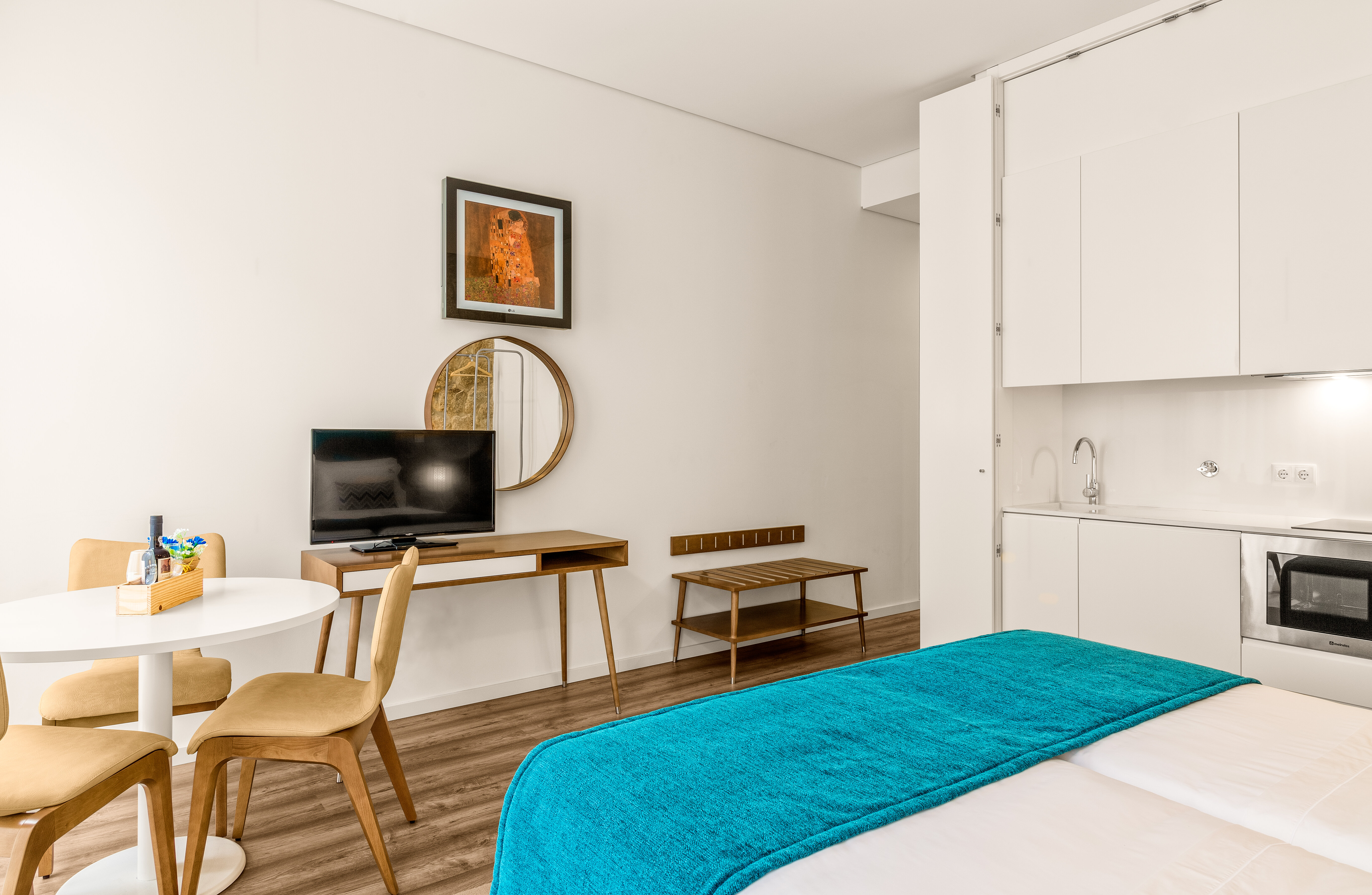 Фото 296 Heritage Apartments