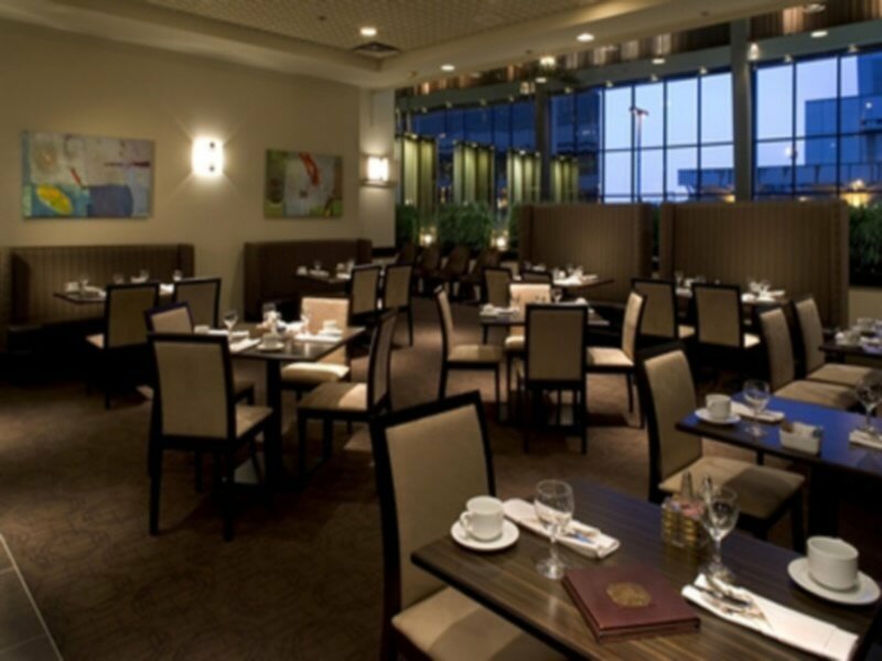 Фото Delta Hotels Calgary Airport In Terminal