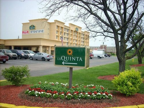 Гостиница La Quinta Inn & Suites by Wyndham Indianapolis South в Индианаполисе