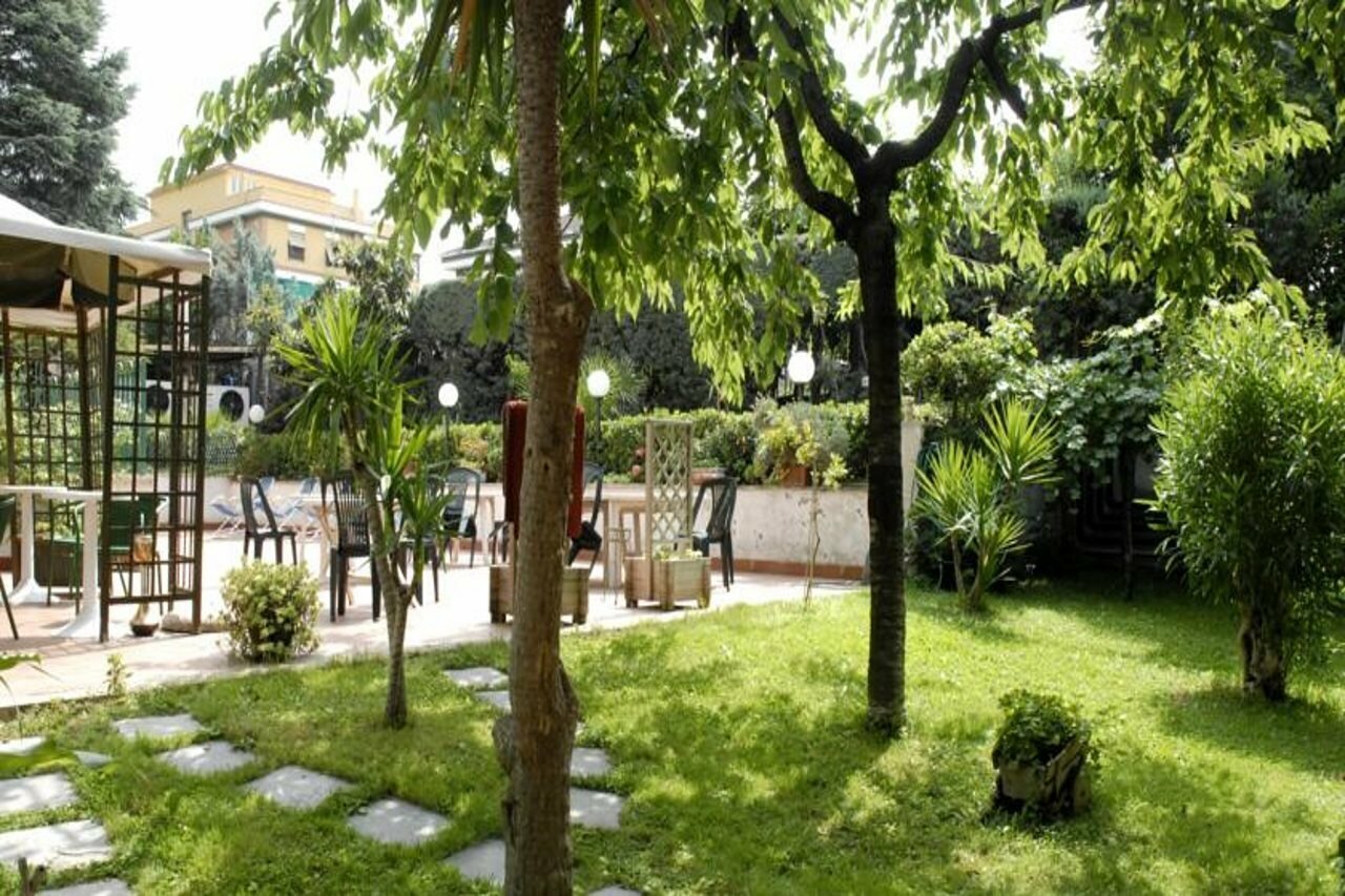 Фото Aurora Garden Hotel