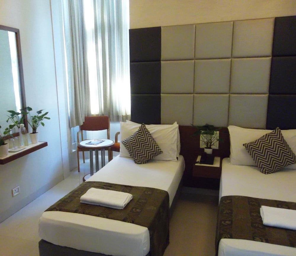 Фото Elphinstone Hotel