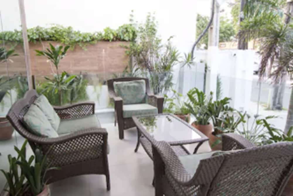 Фото San Phillip Flat Hotel