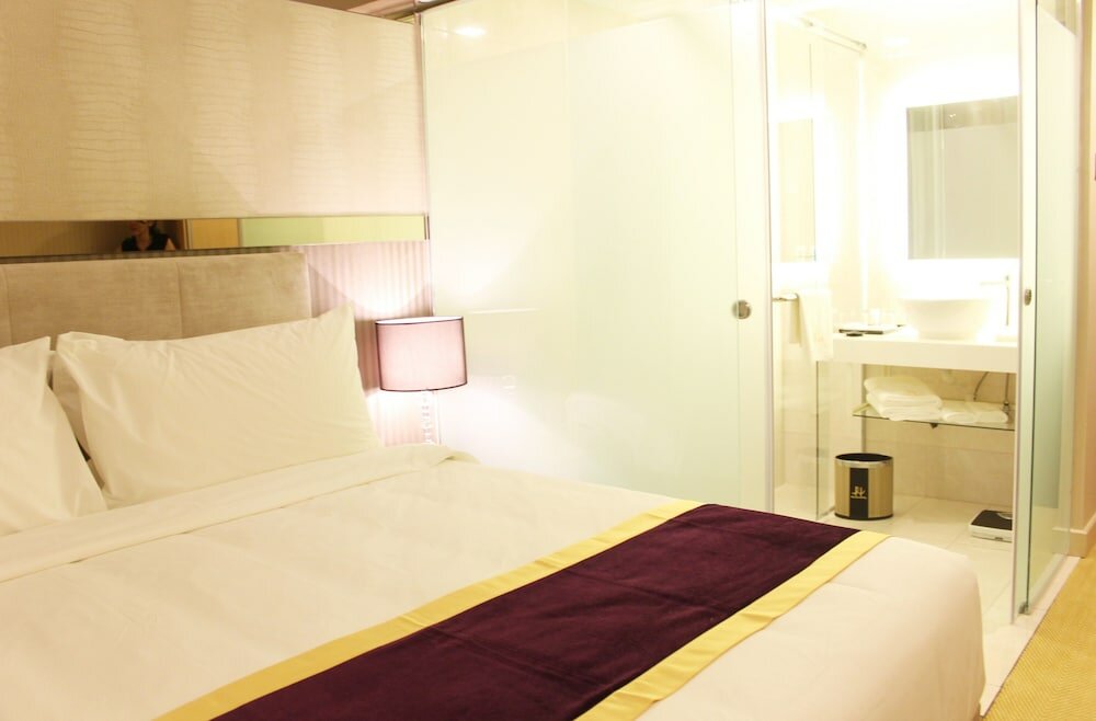 Фото Royce Hotel