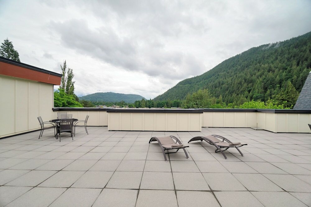 Фото Elevated Escapes 2br Suite Overlooking Lake