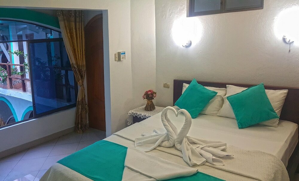 Фото Hostal Sir Francis Drake