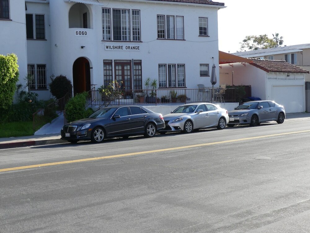 Фото Wilshire Orange Hotel