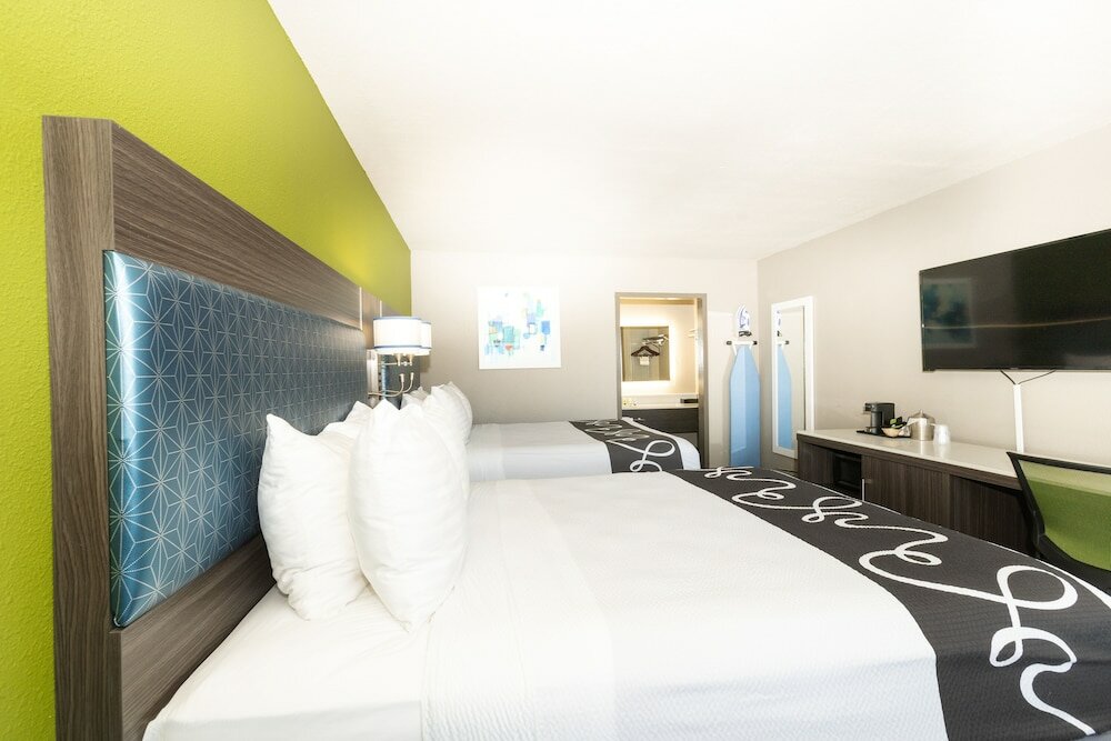 Фото SureStay Plus Hotel by Best Western Point Richmond