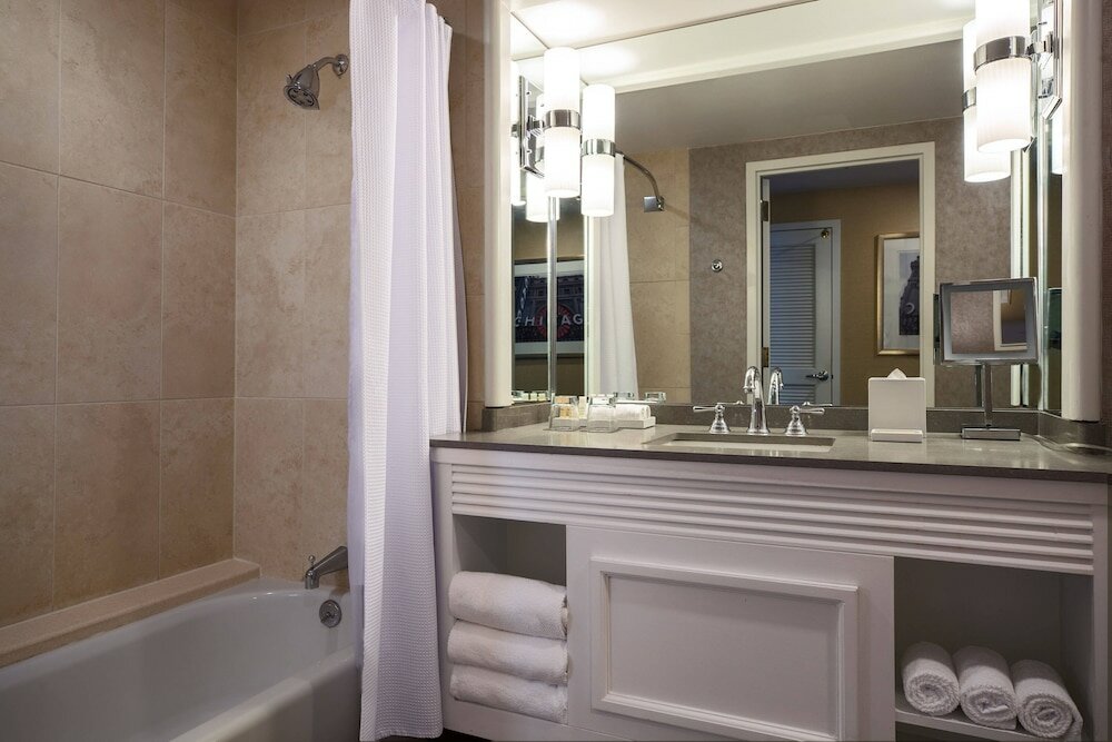 Фото Renaissance Chicago Downtown Hotel