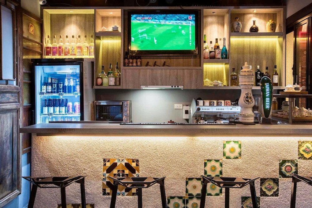 Фото Old Door Hostel & Bar