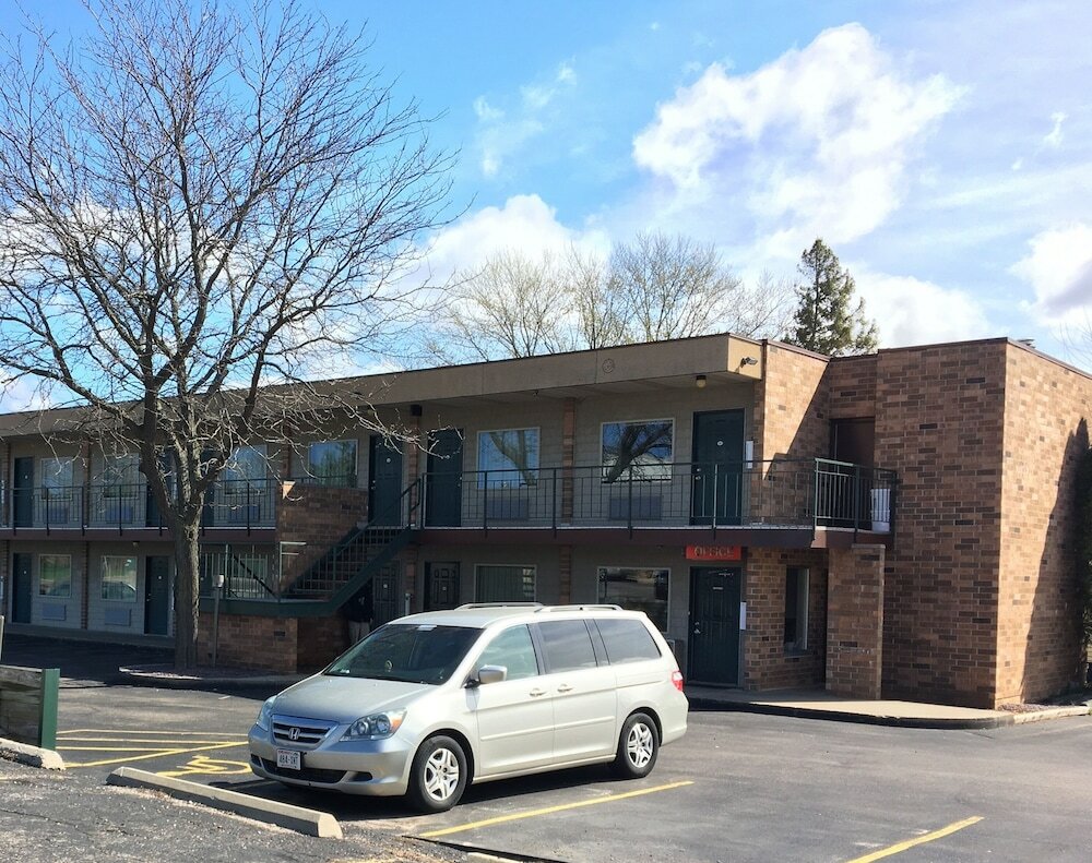Фото Thunderbird Motor Inn Baraboo