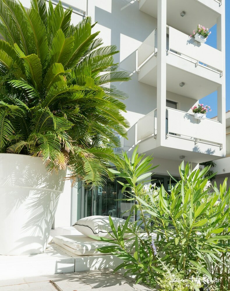 Фото Hotel The One