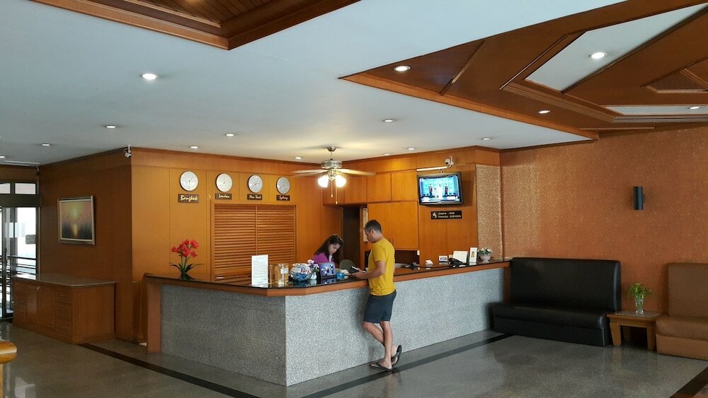 Фото Dynasty Inn Hotel