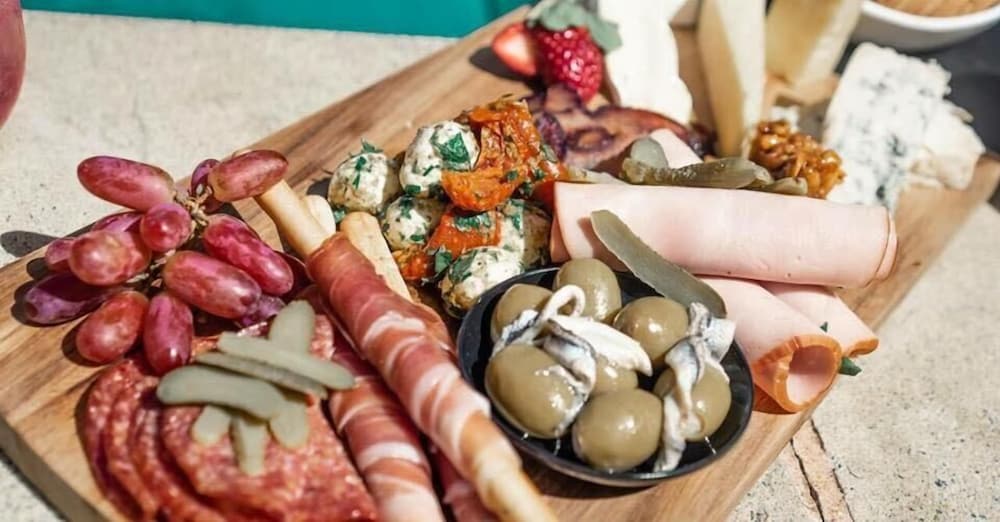 Фото The Cavenagh Hotel