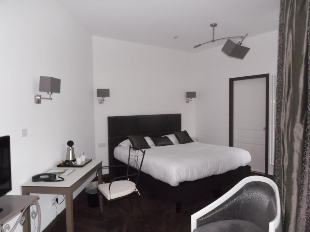 Фото Clos de Vallombreuse, The Originals Relais