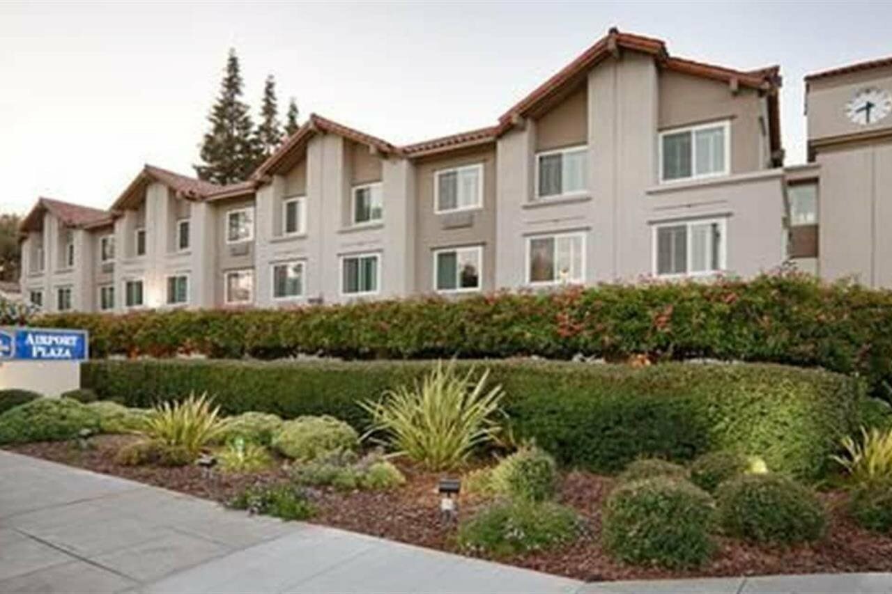 Фото Best Western Plus Airport Plaza