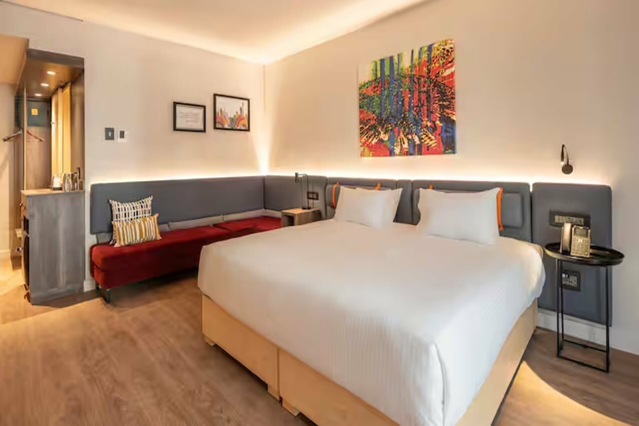 Фото Hampton by Hilton Sandton Grayston