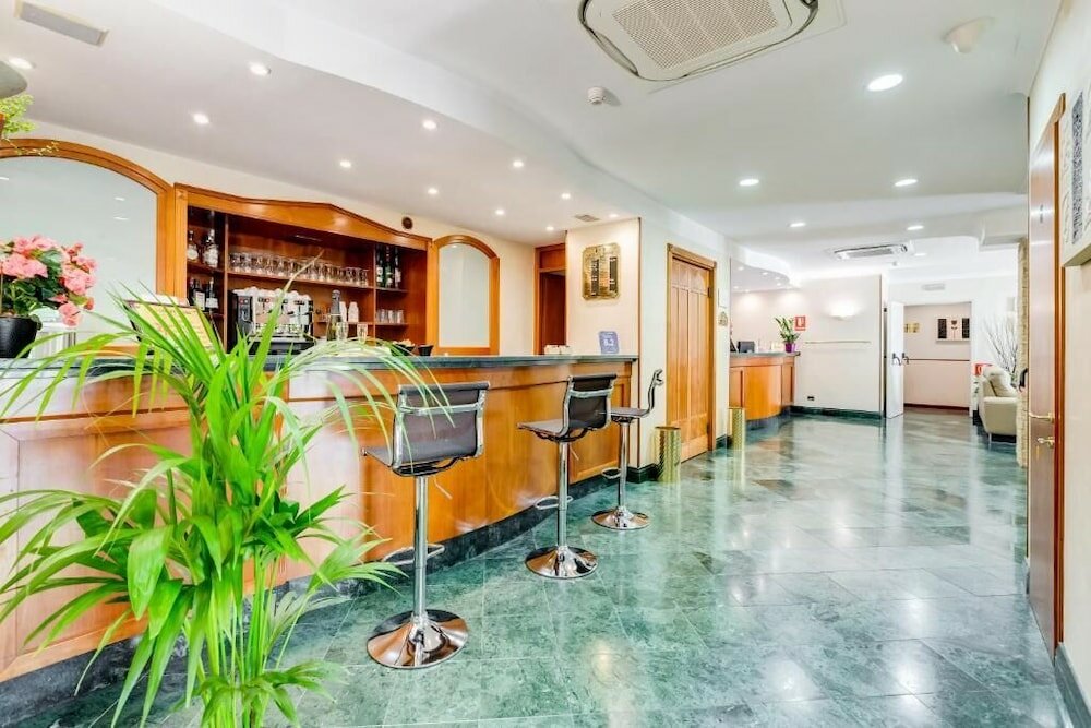 Фото Romoli Hotel