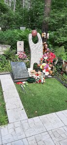Поэт Яна Станиславовна Дягилева (Novosibirsk, Zayeltsovskoye kladbishche), graves of famous people