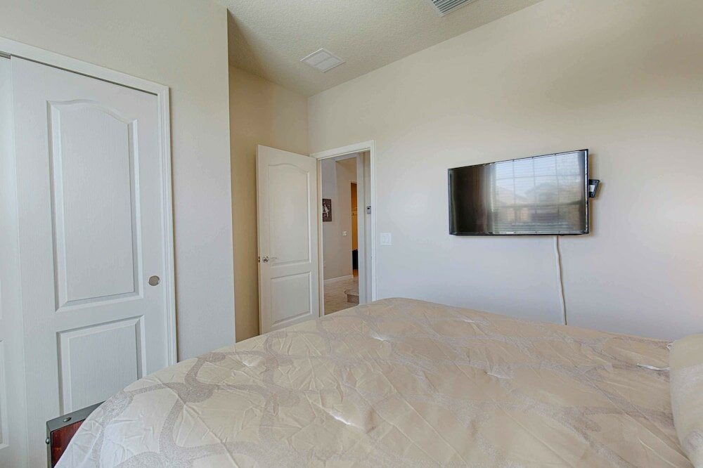 Фото Windsor At Westside № 8 - 8 Bed 6 Baths Villa