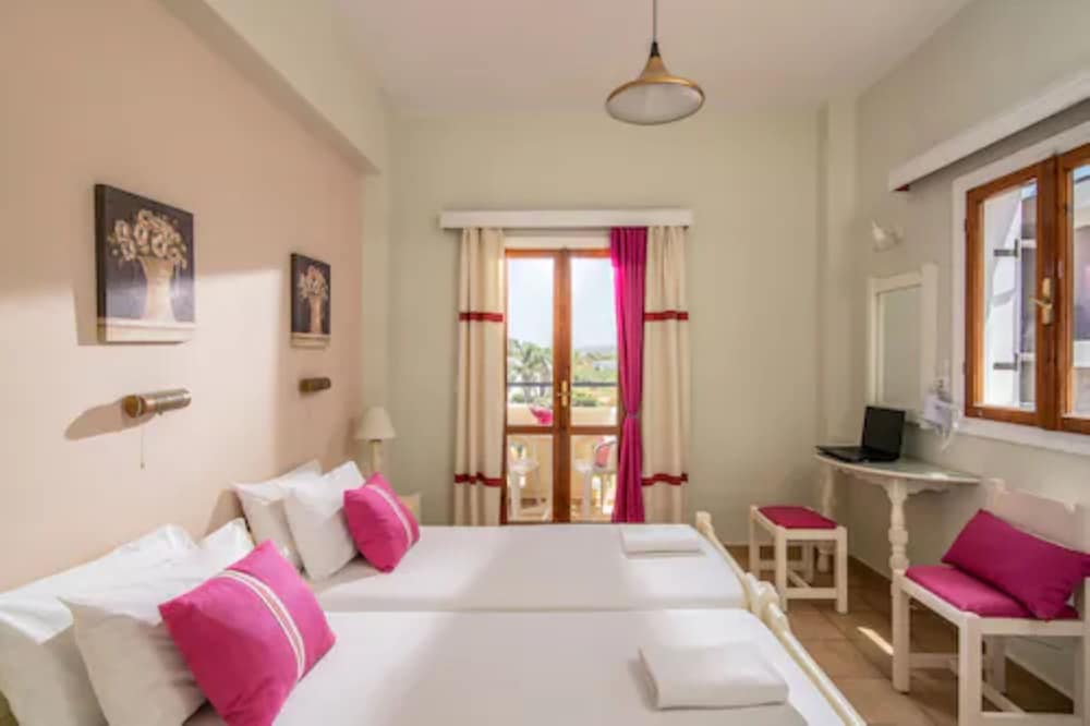 Фото Semiramis Apartments by Estia