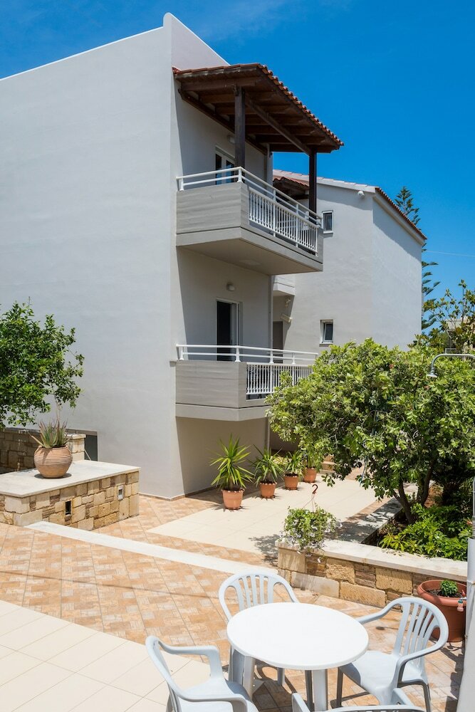 Фото Irini Stalos Apartments